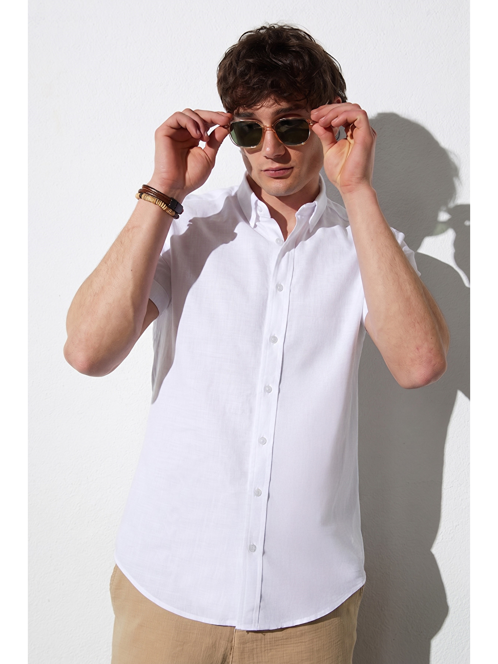 Erkek Slim Fit Dar Kesim Kısa Kollu %100 Pamuk Keten Doku Beyaz Düğmeli Yaka Gömlek-1