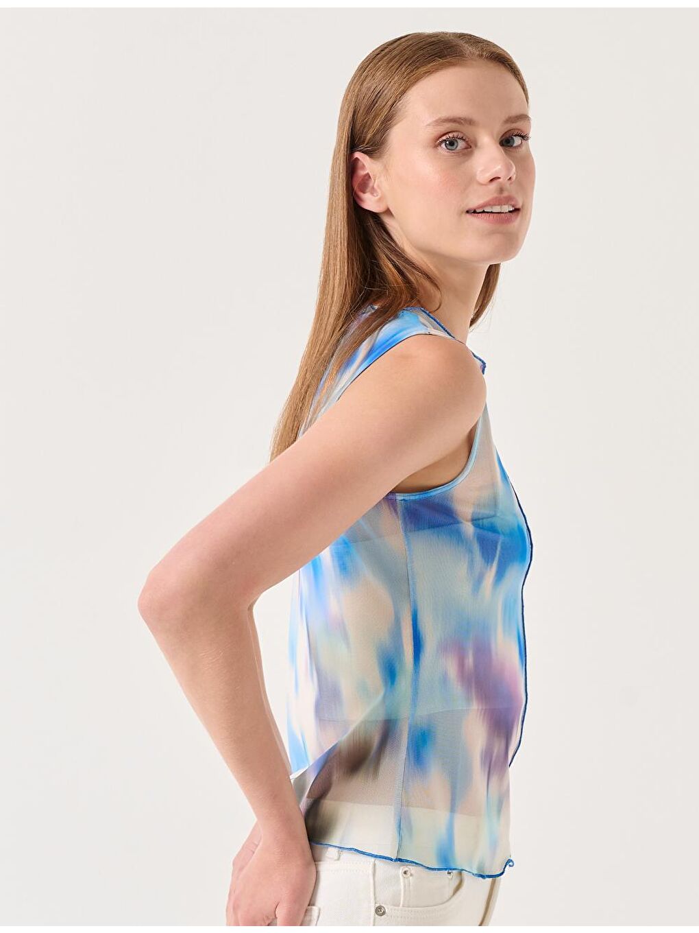 Açık Mavi Bisiklet Yaka Kolsuz Desenli Mesh Bluz-3