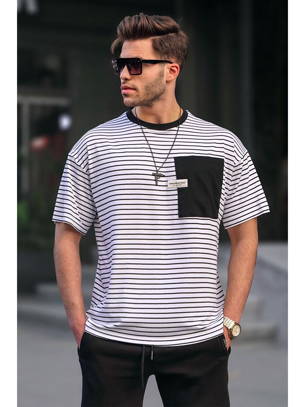Beyaz Çizgili Yamalı Erkek Tişört 6085