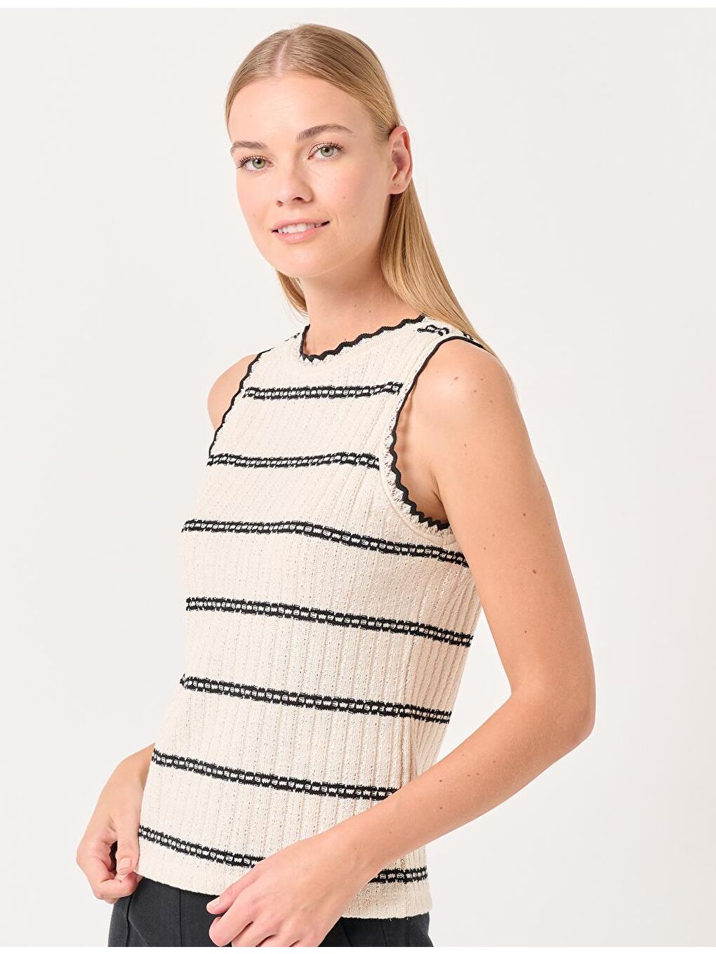 Ekru Kolsuz Bisiklet Yaka Çizgili Bluz