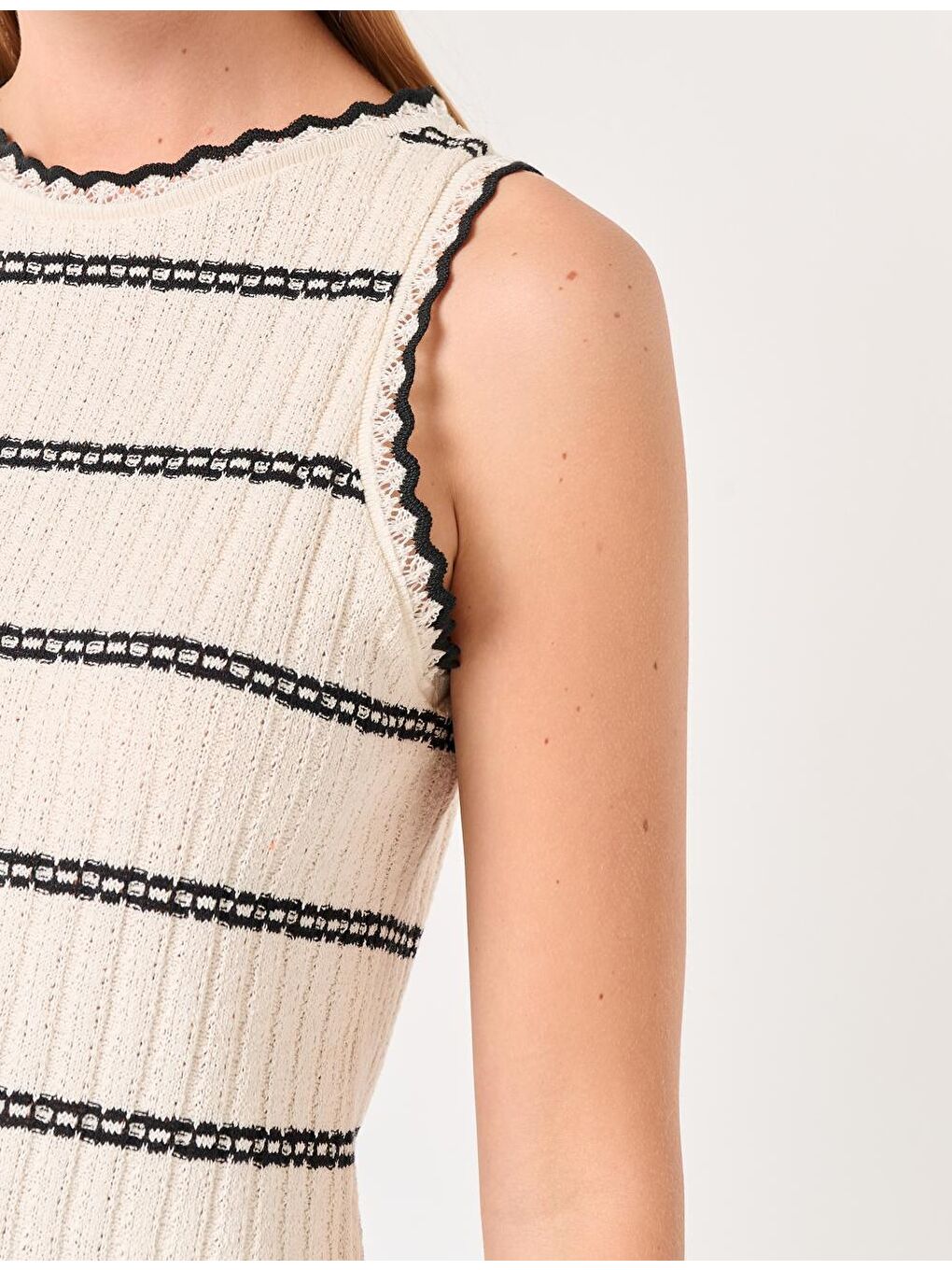 Ekru Kolsuz Bisiklet Yaka Çizgili Bluz-1