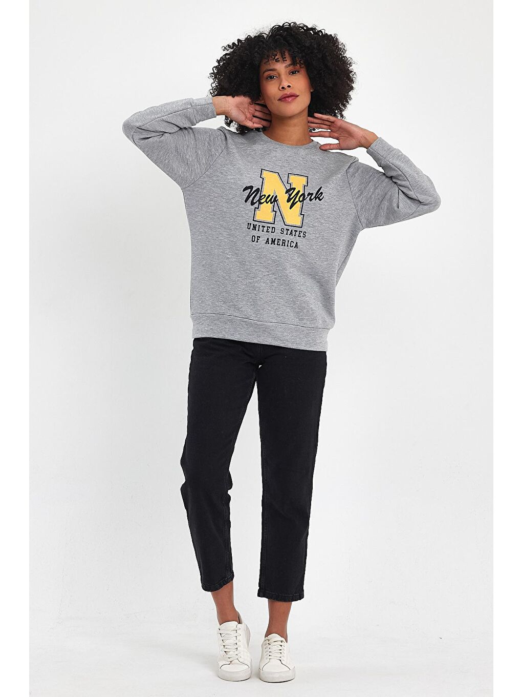 Gri Kadın Bisiklet Yaka Rahat Kalıp İçi Polarlı 3 İplik Kalın N Baskılı Sweatshirt SPR24SWK25