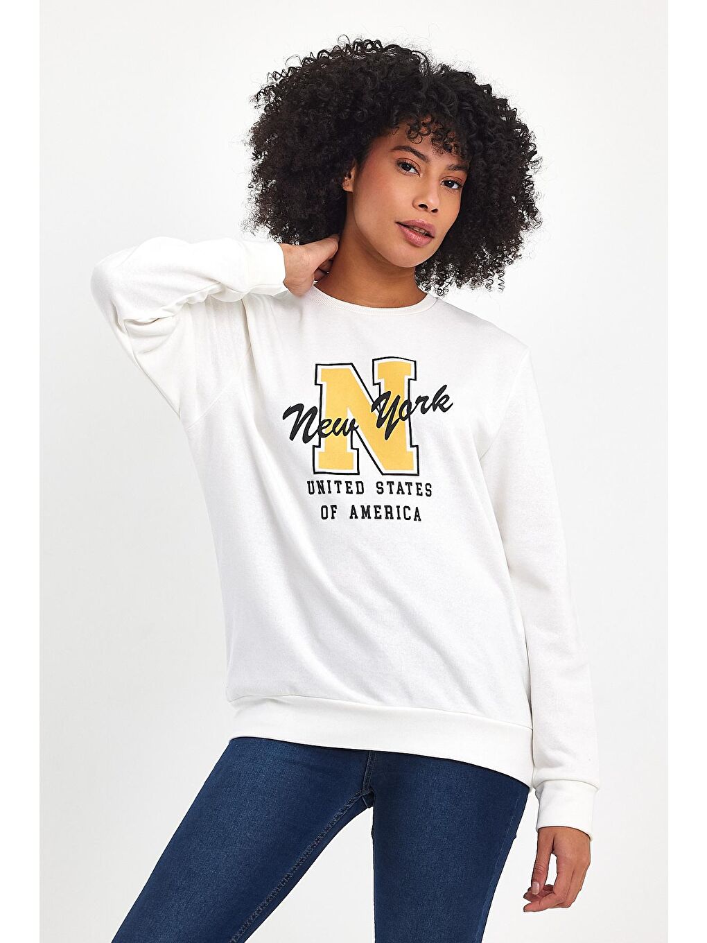 Ekru Kadın Bisiklet Yaka Rahat Kalıp İçi Polarlı 3 İplik Kalın N Baskılı Sweatshirt SPR24SWK25-1