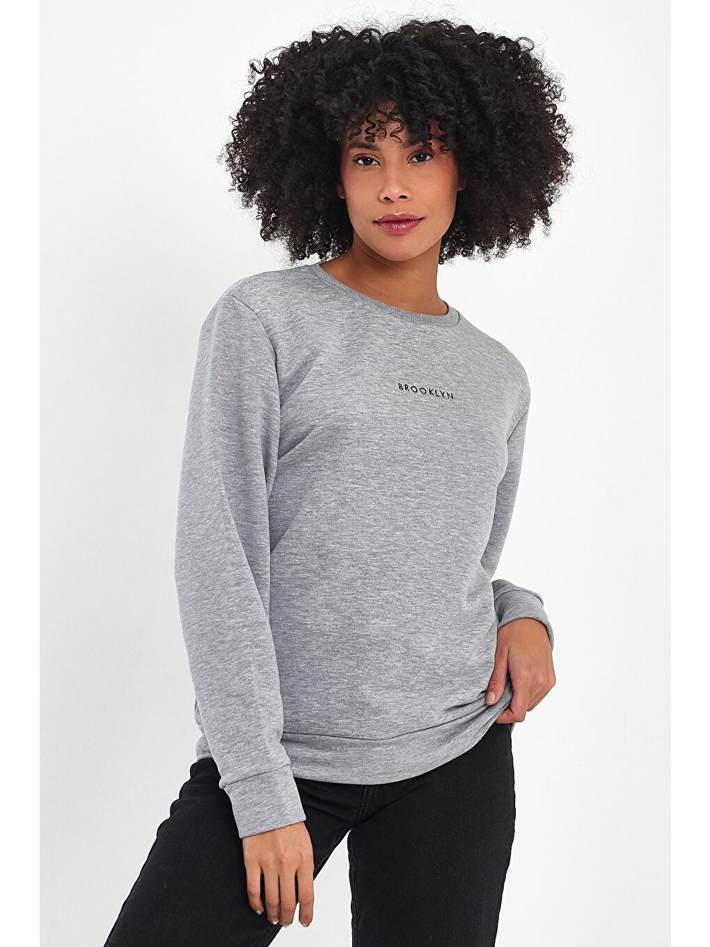 Gri Kadın Bisiklet Yaka Rahat Kalıp 3 iplik Kalın Orta Brooklyn Nakışlı Sweatshirt SPR24SWk34-2