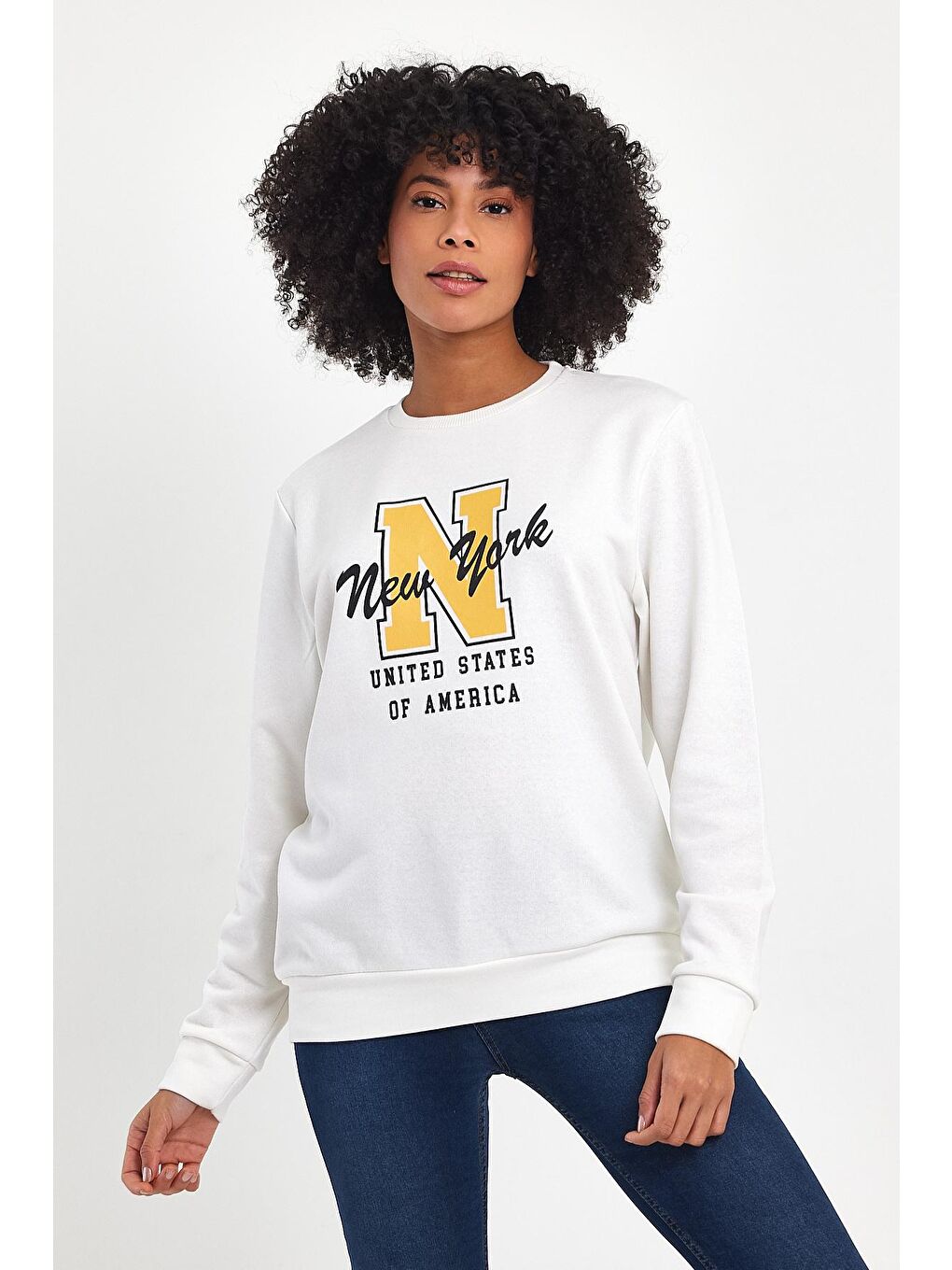 Ekru Kadın Bisiklet Yaka Rahat Kalıp İçi Polarlı 3 İplik Kalın N Baskılı Sweatshirt SPR24SWK25-4