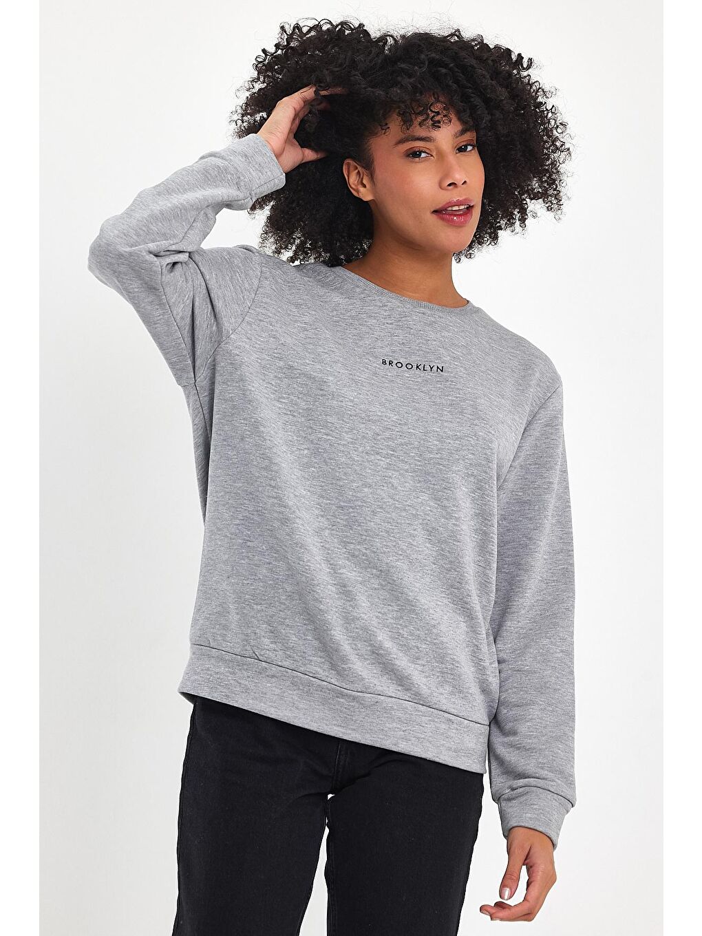 Gri Kadın Bisiklet Yaka Rahat Kalıp 3 iplik Kalın Orta Brooklyn Nakışlı Sweatshirt SPR24SWk34-4