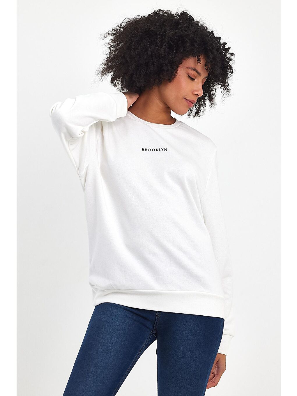Ekru Kadın Bisiklet Yaka Rahat Kalıp 3 iplik Kalın Orta Brooklyn Nakışlı Sweatshirt SPR24SWk34-3
