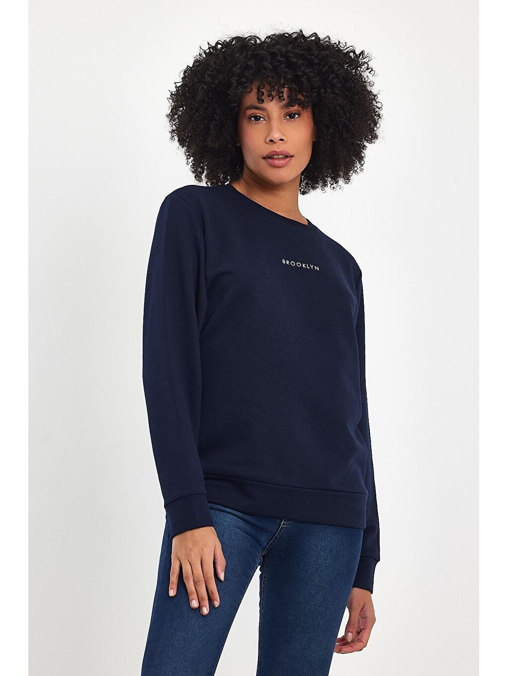 Lacivert Kadın Bisiklet Yaka Rahat Kalıp 3 iplik Kalın Orta Brooklyn Nakışlı Sweatshirt SPR24SWk34-3