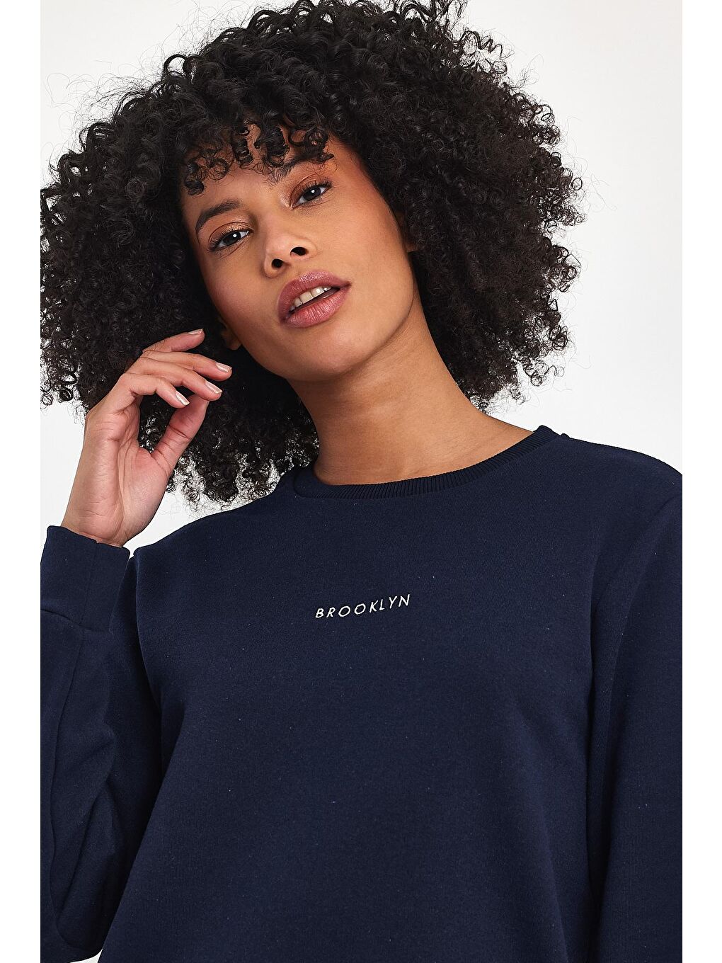 Lacivert Kadın Bisiklet Yaka Rahat Kalıp 3 iplik Kalın Orta Brooklyn Nakışlı Sweatshirt SPR24SWk34-4