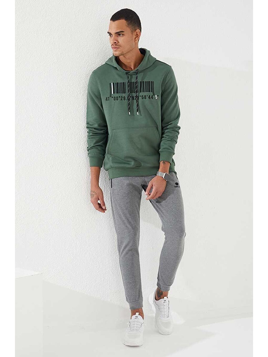 Yeşil Nakışlı Kanguru Cep Standart Kalıp Kapüşonlu  Erkek Hoodie - 87839-1