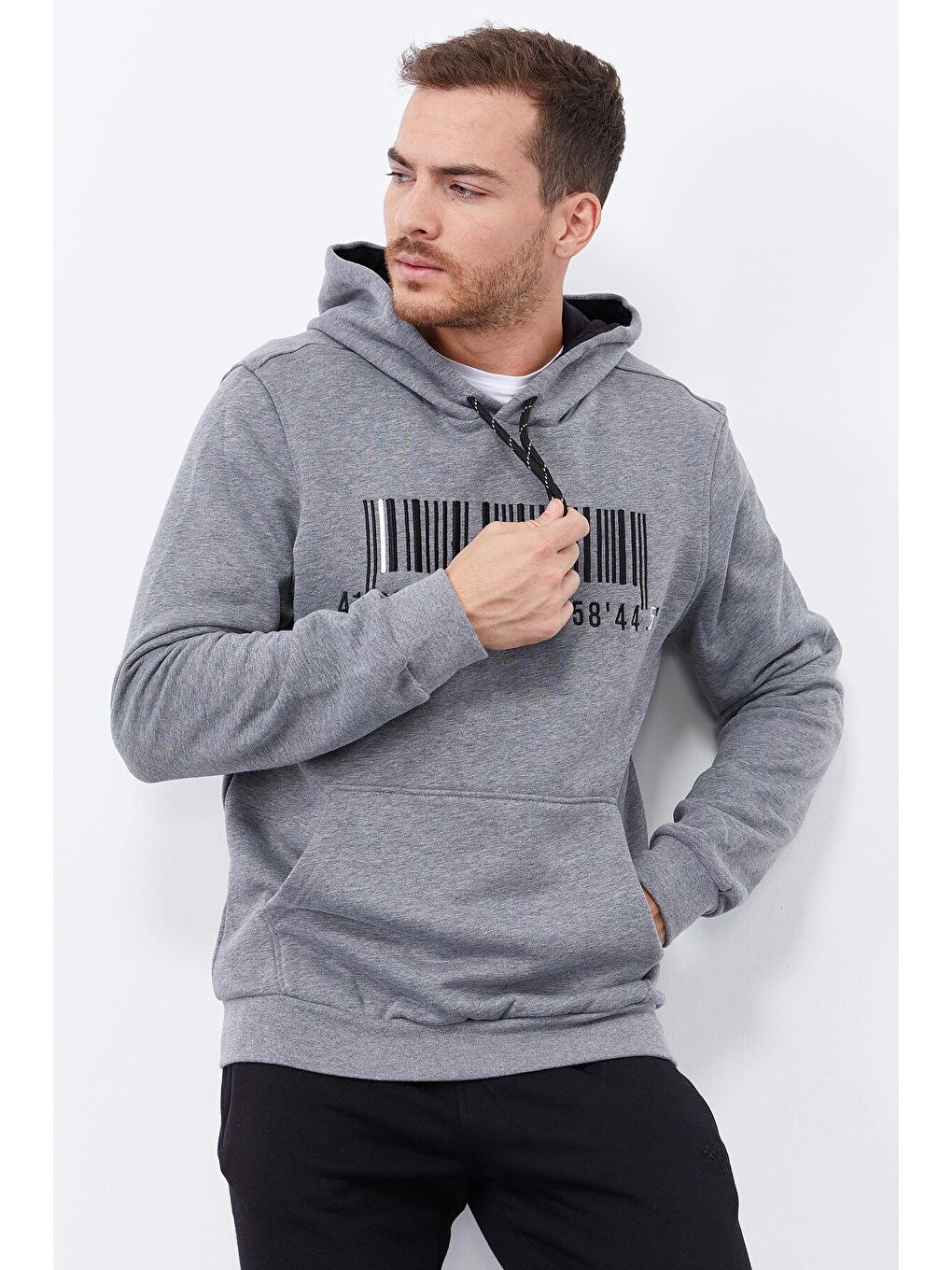 Gri Melanj Nakışlı Kanguru Cep Standart Kalıp Kapüşonlu  Erkek Hoodie - 87839