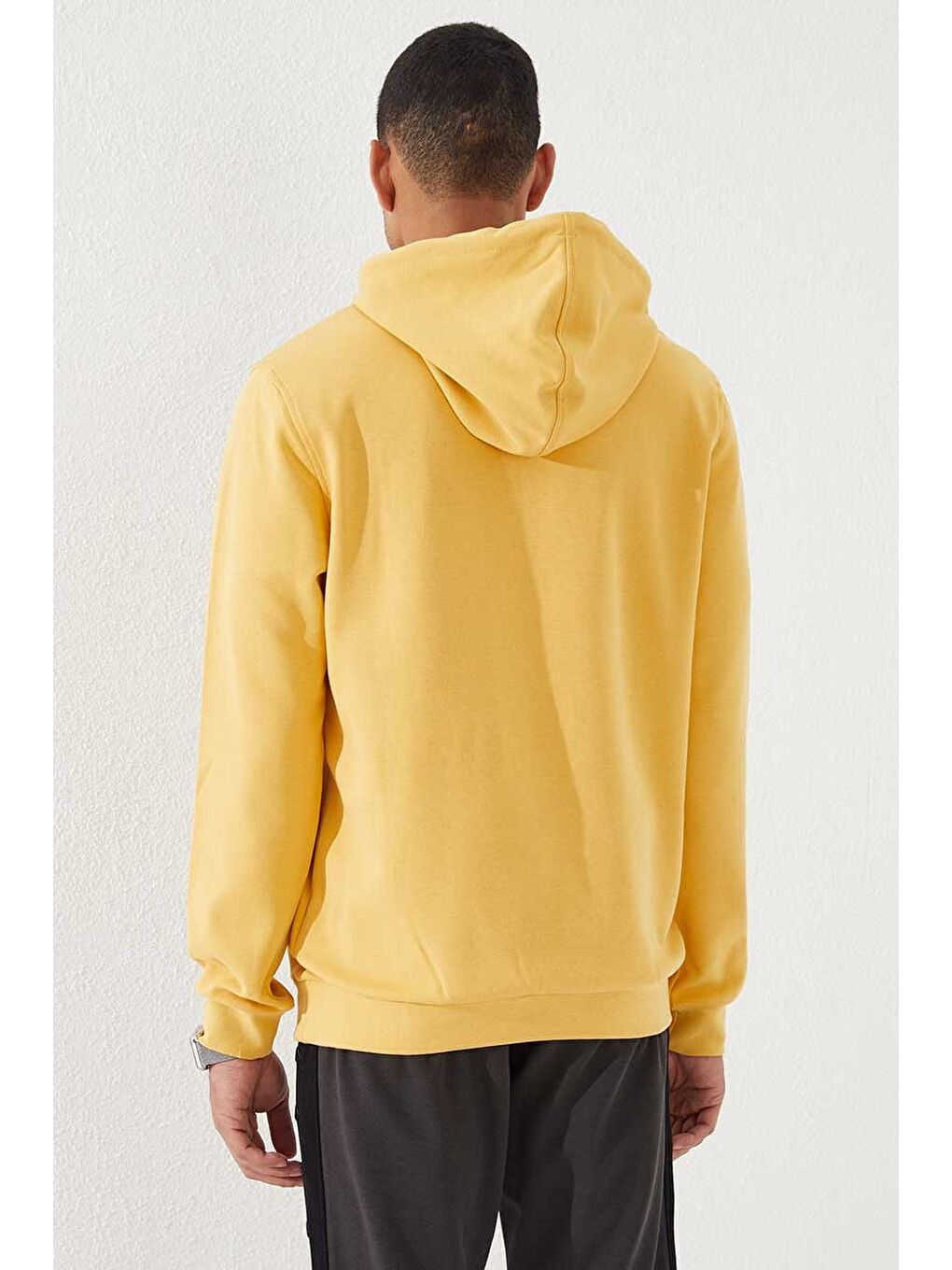 Sarı Hardal Yazı Nakışlı Standart Kalıp Kapüşonlu  Erkek Hoodie - 87887-4