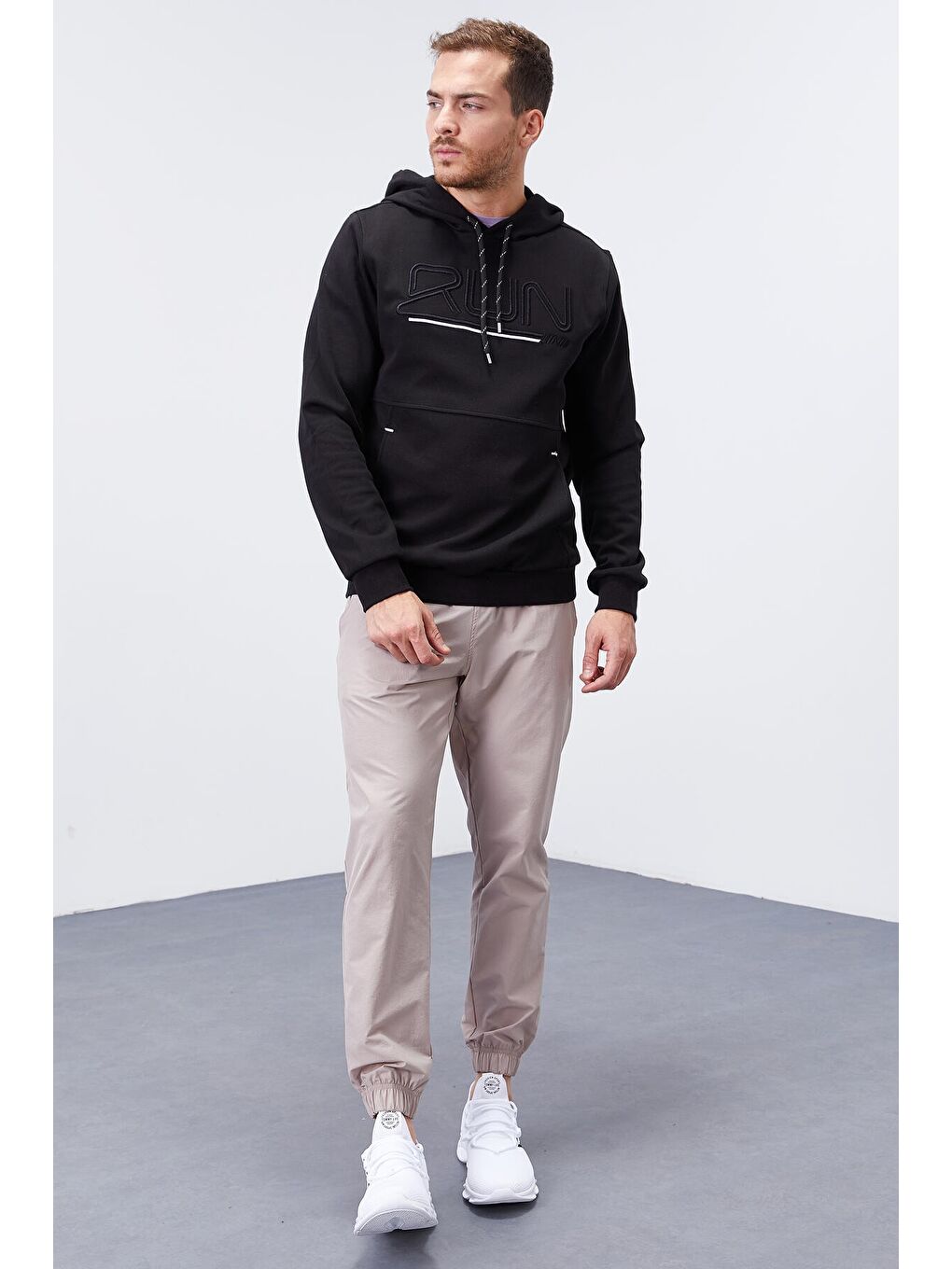 Siyah Yazı Nakışlı Standart Kalıp Kapüşonlu  Erkek Hoodie - 87887-1