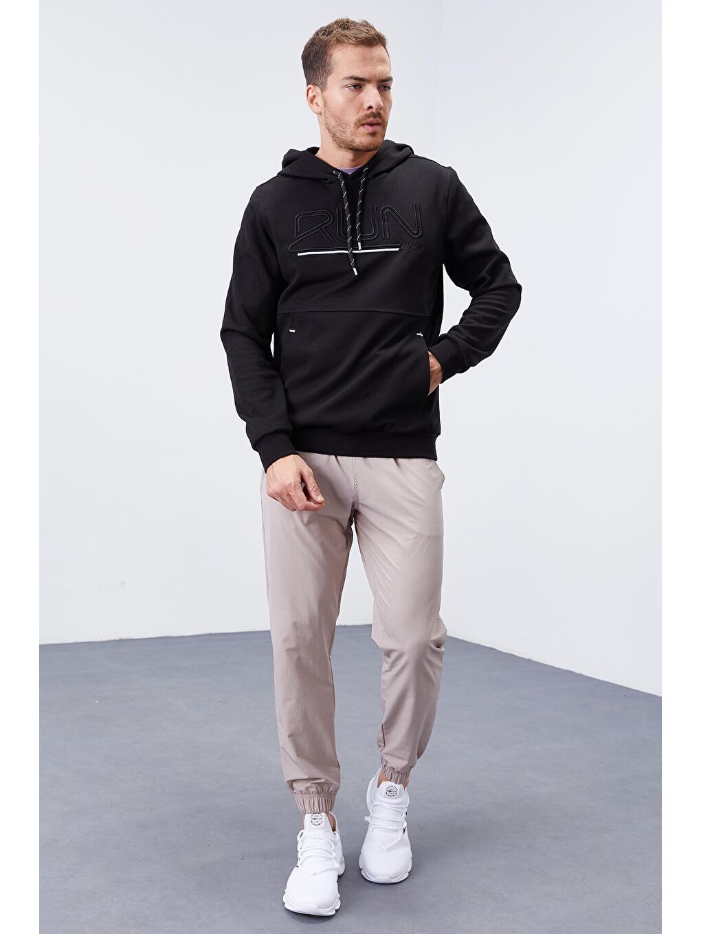 Siyah Yazı Nakışlı Standart Kalıp Kapüşonlu  Erkek Hoodie - 87887-3