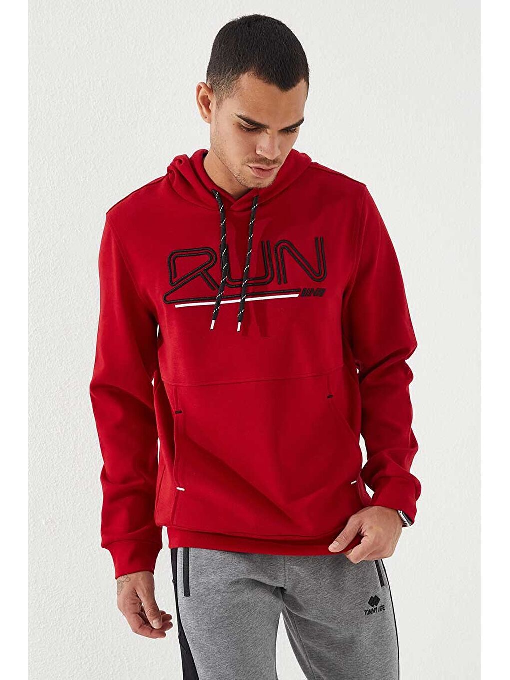 Kırmızı Yazı Nakışlı Standart Kalıp Kapüşonlu  Erkek Hoodie - 87887
