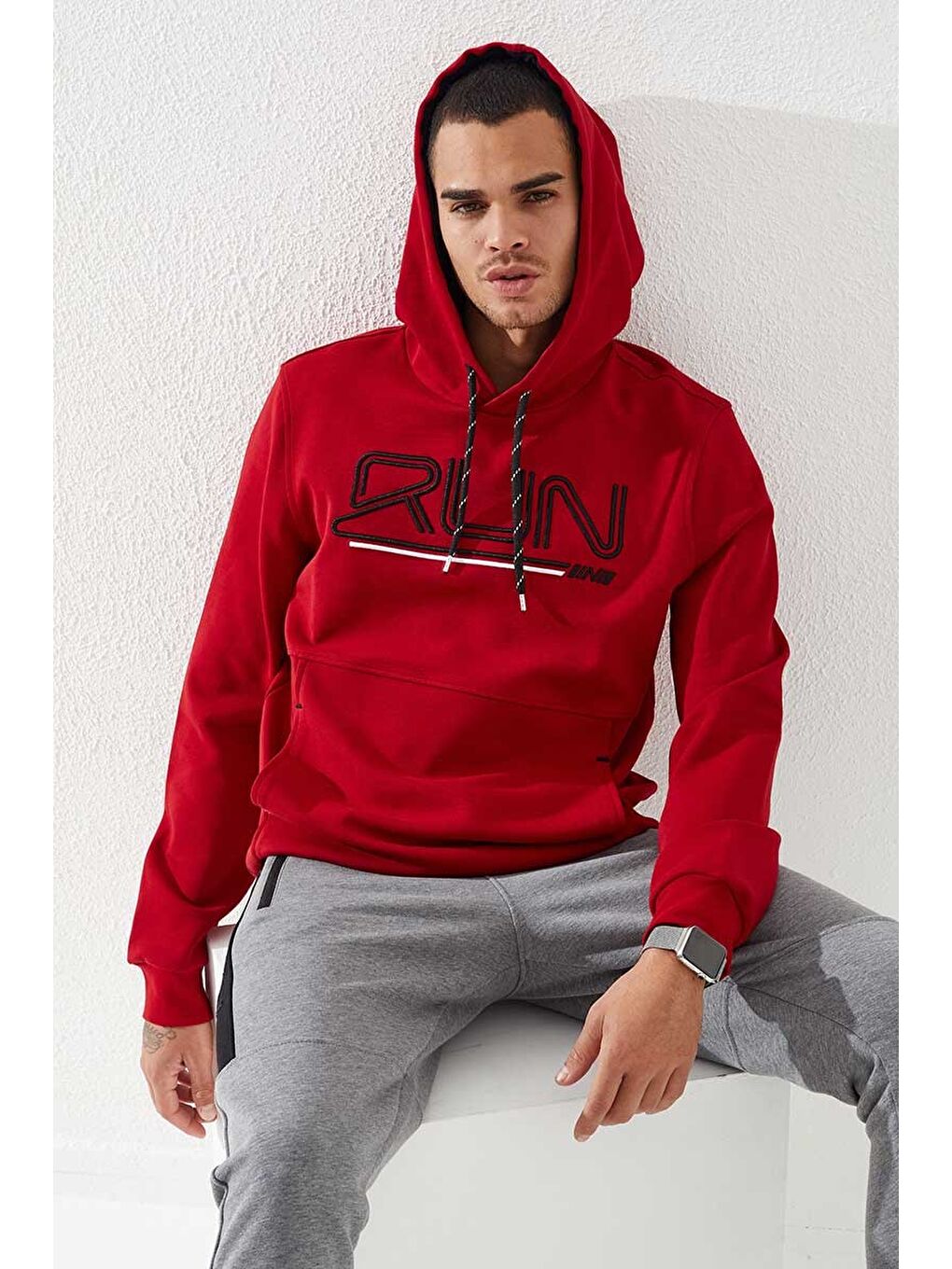 Kırmızı Yazı Nakışlı Standart Kalıp Kapüşonlu  Erkek Hoodie - 87887-2