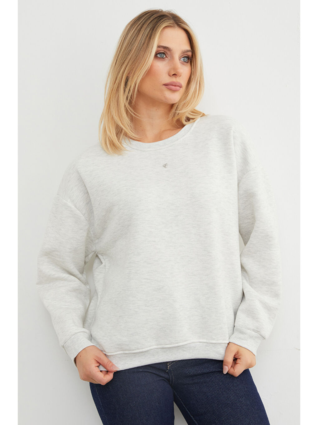 Gri 3 İplik Taşlı Kalp Detaylı Oversize Sweatshirt-2