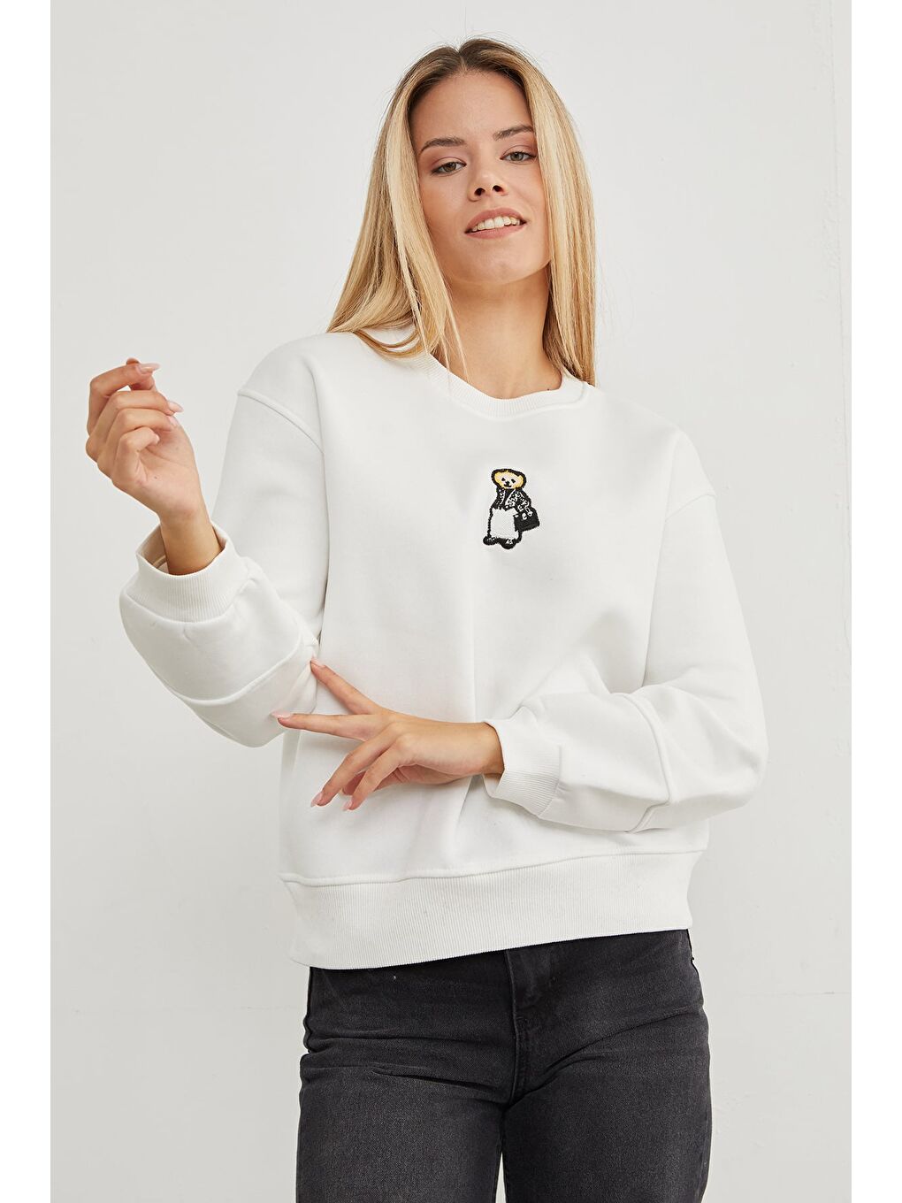 Ekru 3 İplik Ayıcık Nakışlı Bisiklet Yaka Sweatshirt