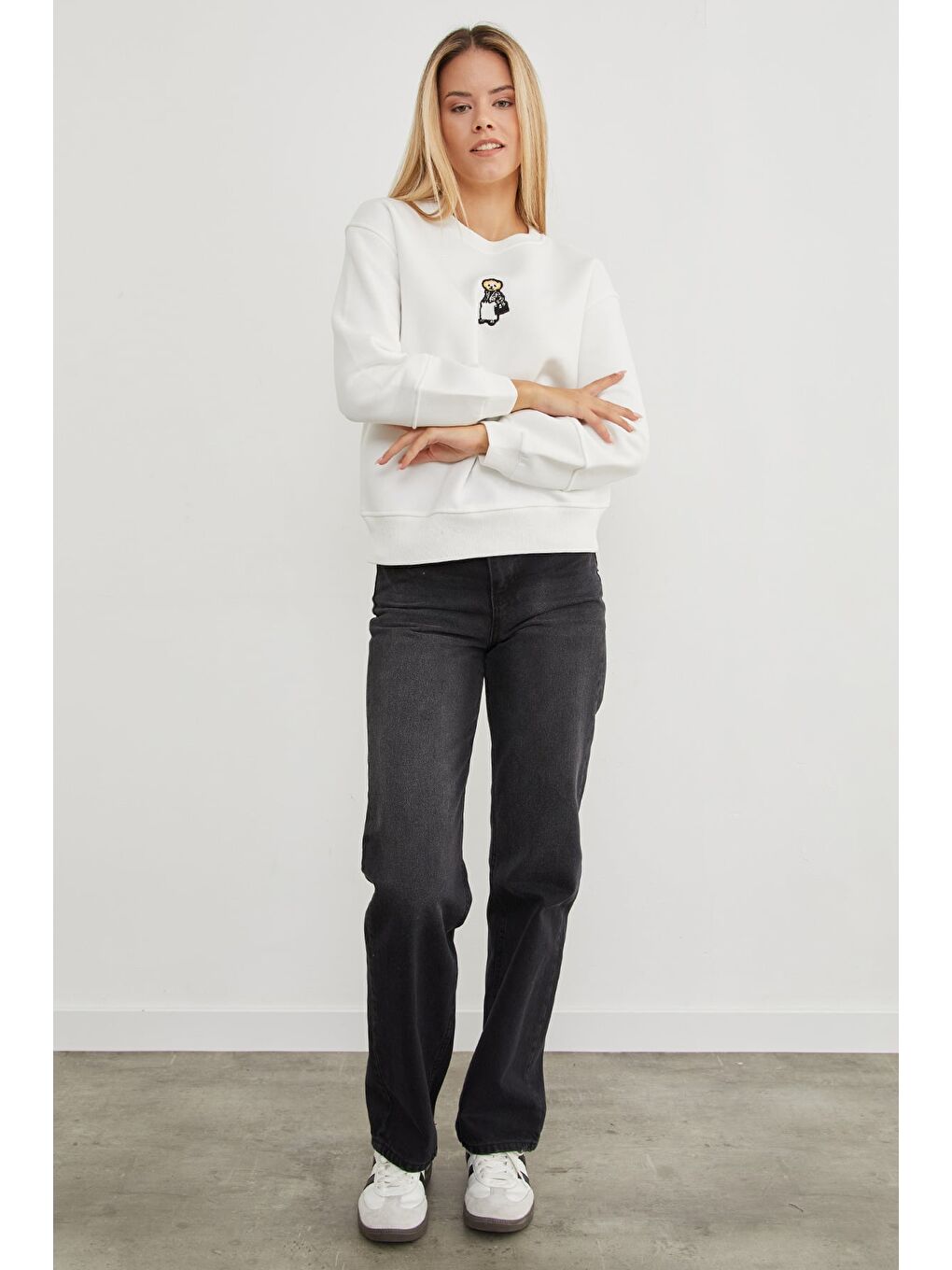 Ekru 3 İplik Ayıcık Nakışlı Bisiklet Yaka Sweatshirt-3