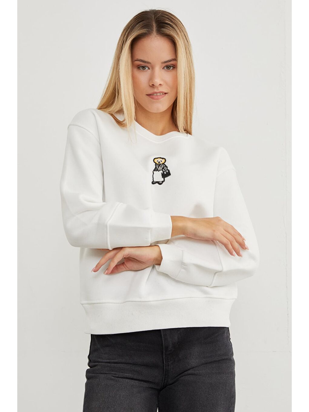 Ekru 3 İplik Ayıcık Nakışlı Bisiklet Yaka Sweatshirt-4