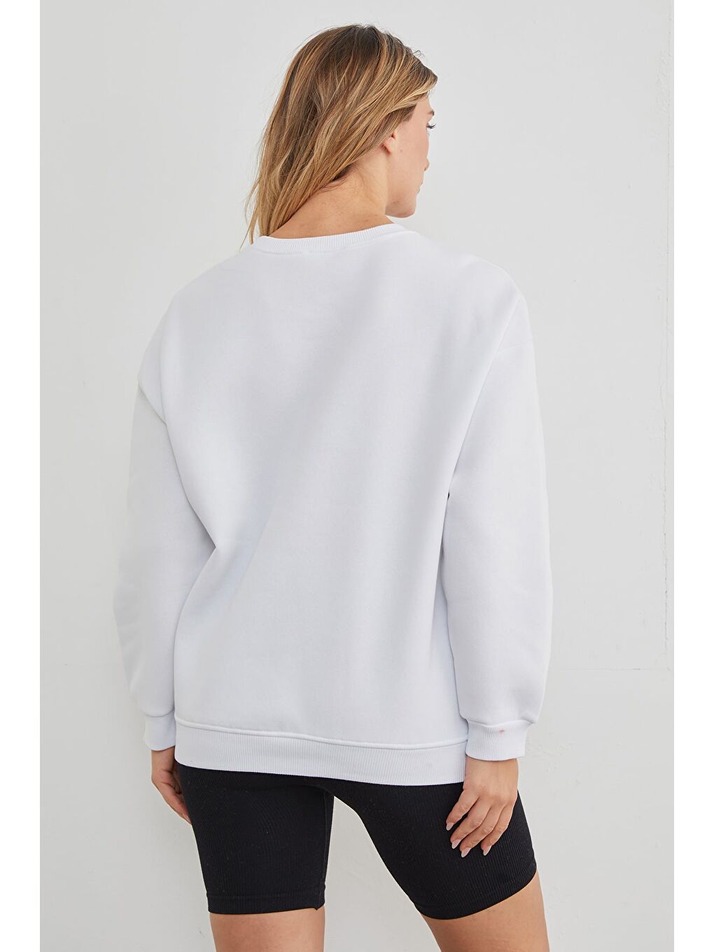 Beyaz 3 İplik Taşlı Kalp Detaylı Oversize Sweatshirt-2
