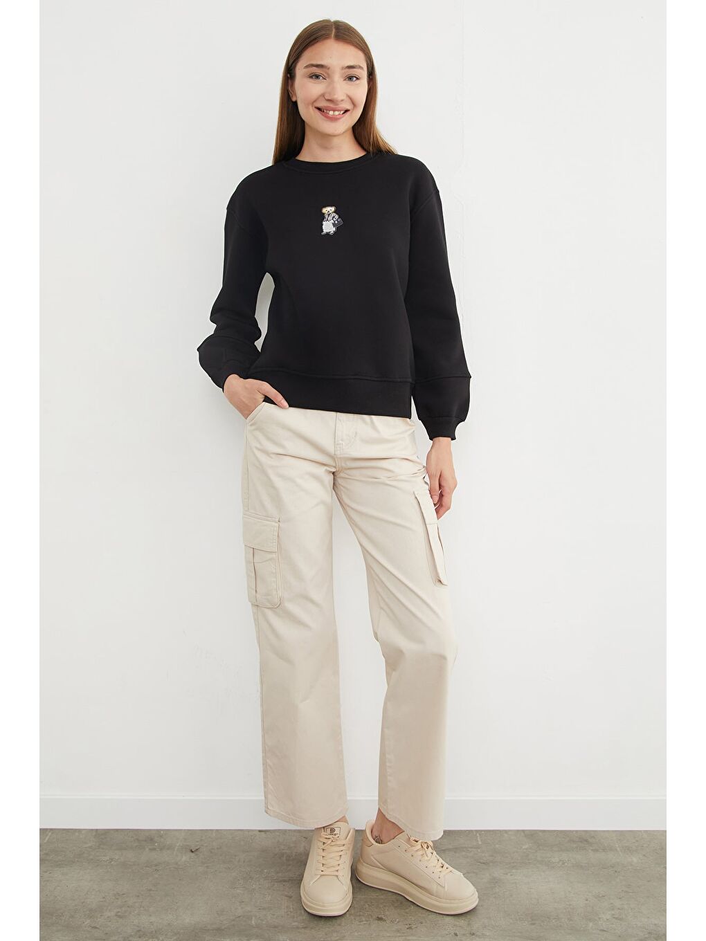 Siyah 3 İplik Ayıcık Nakışlı Bisiklet Yaka Sweatshirt-1