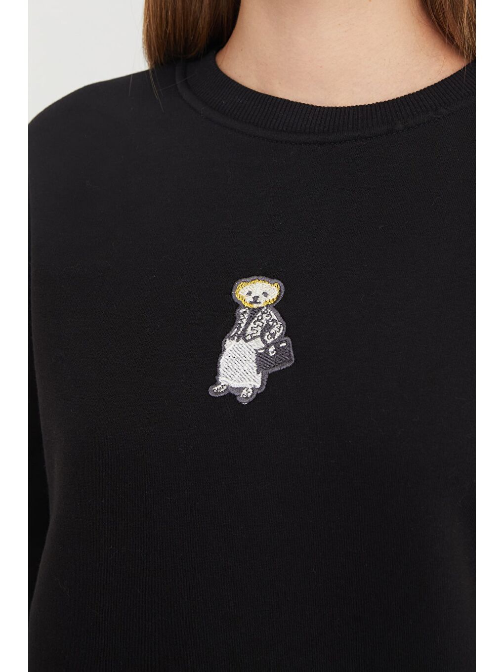 Siyah 3 İplik Ayıcık Nakışlı Bisiklet Yaka Sweatshirt-3