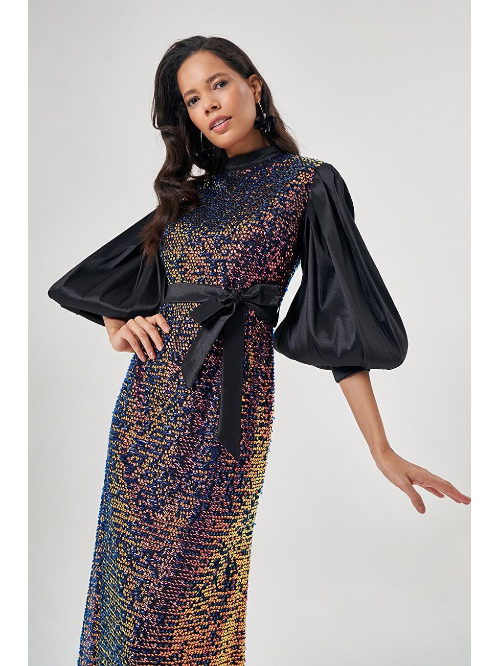 Önü Pul Parlak Luxury Siyah Elbise