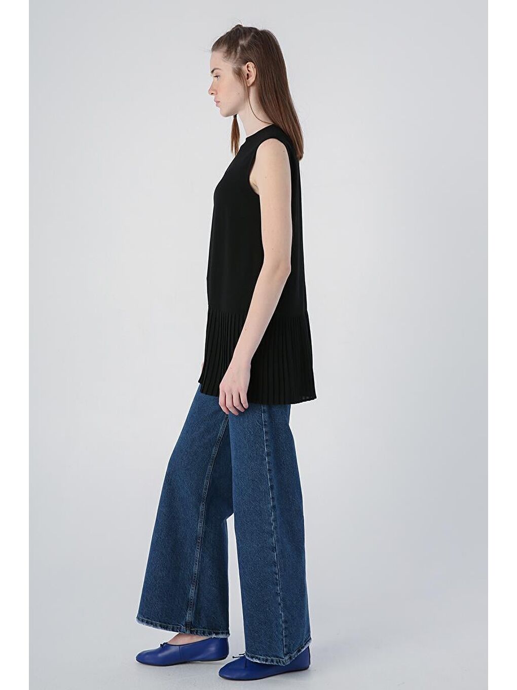 Siyah Kolsuz Bisiklet Yaka Eteği Pileli Bluz-2