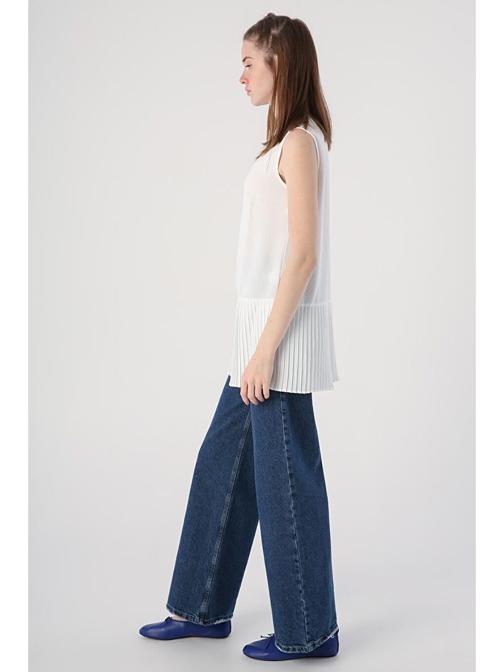 Beyaz Kolsuz Bisiklet Yaka Eteği Pileli Bluz-2