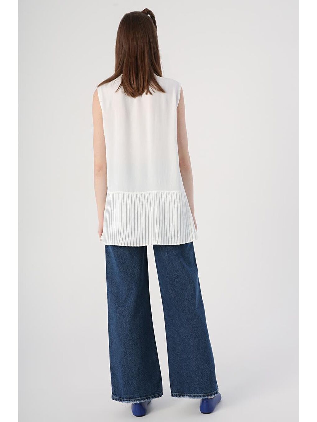 Beyaz Kolsuz Bisiklet Yaka Eteği Pileli Bluz-3