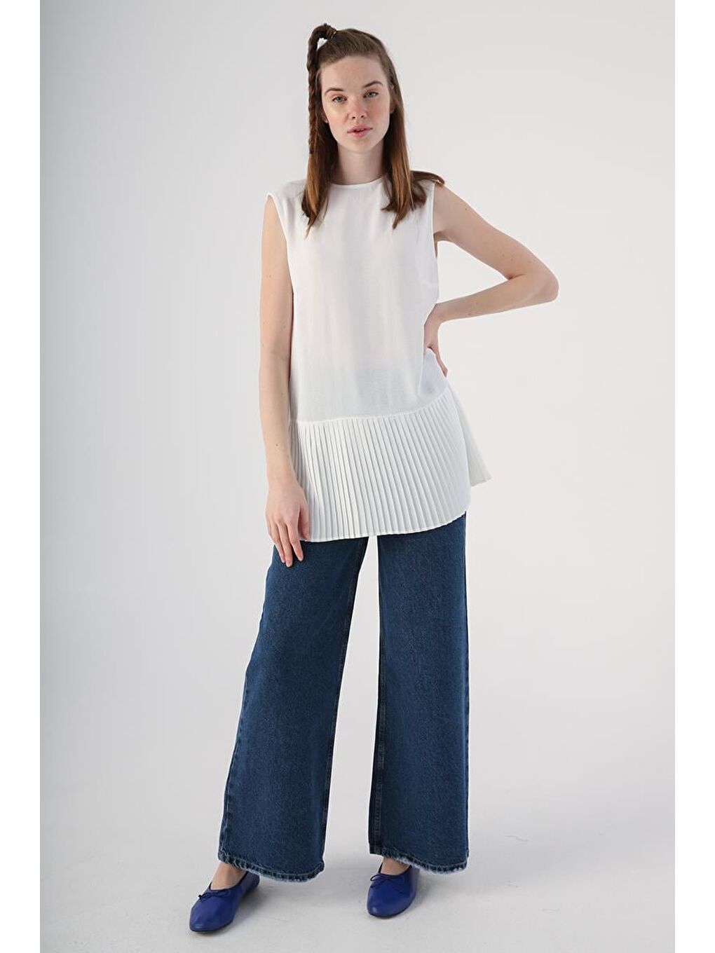 Beyaz Kolsuz Bisiklet Yaka Eteği Pileli Bluz-4