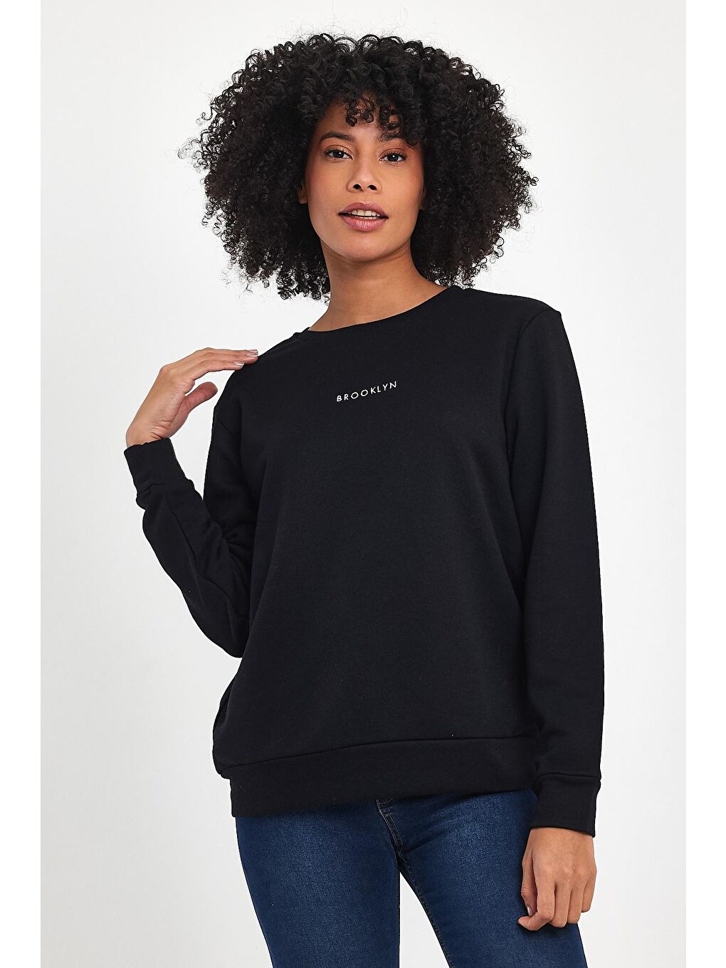 Siyah Kadın Bisiklet Yaka Rahat Kalıp 3 iplik Kalın Orta Brooklyn Nakışlı Sweatshirt SPR24SWk34-1