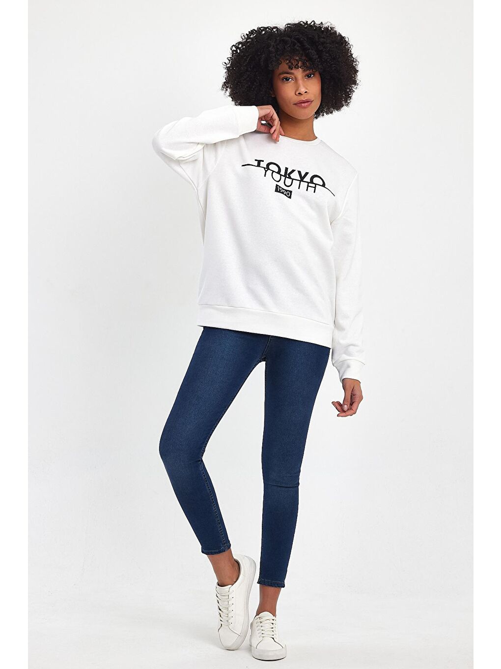 Ekru Kadın Bisiklet Yaka Rahat Kalıp 3 iplik Kalın Tokyo Baskılı Sweatshirt SPR24SWk30-2