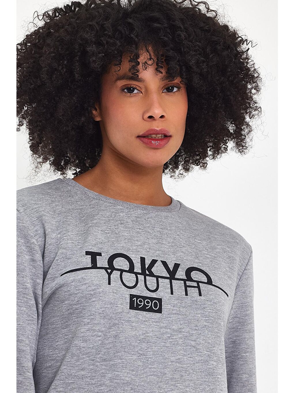 Gri Kadın Bisiklet Yaka Rahat Kalıp 3 iplik Kalın Tokyo Baskılı Sweatshirt SPR24SWk30-4