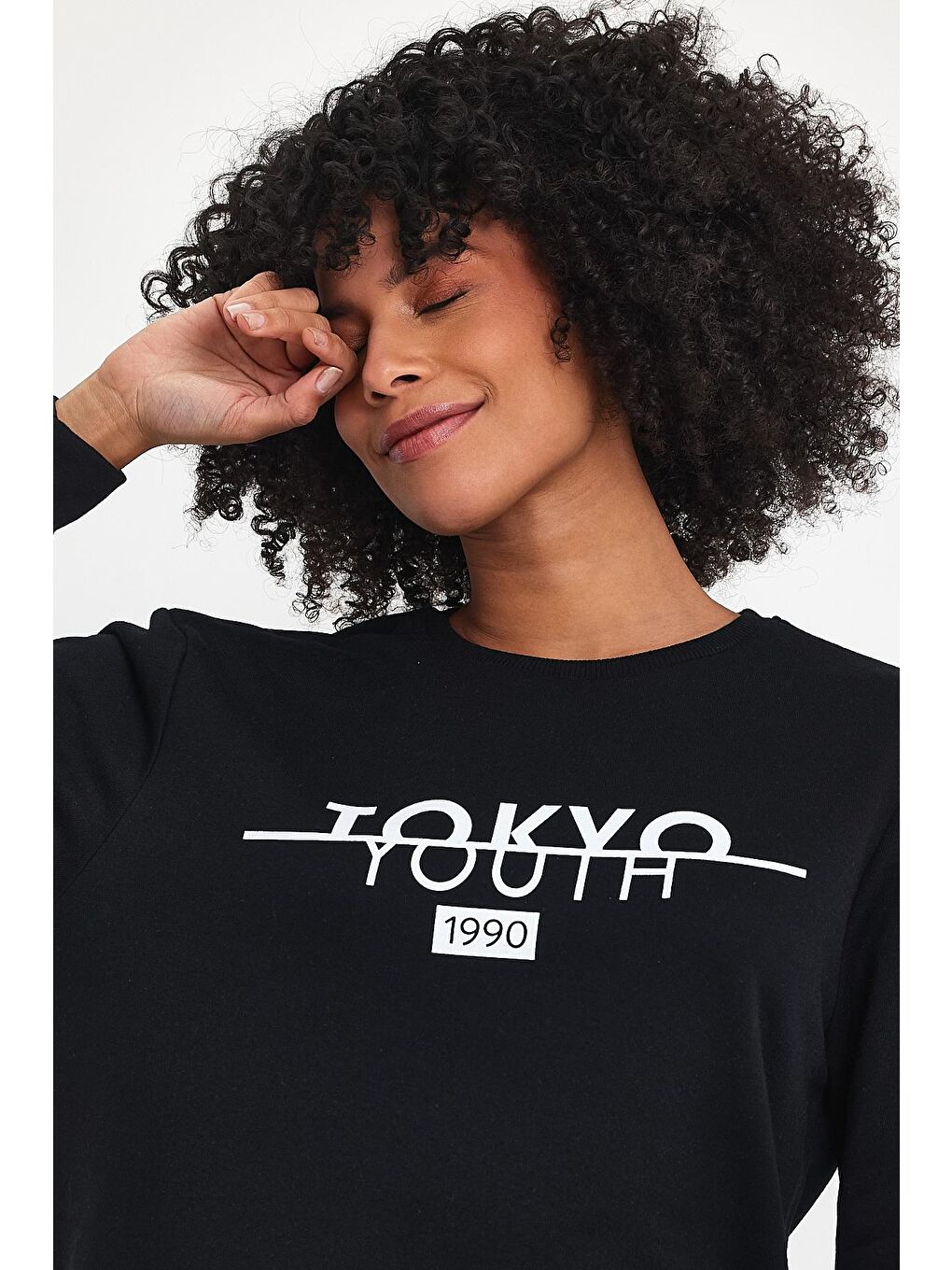 Siyah Kadın Bisiklet Yaka Rahat Kalıp 3 iplik Kalın Tokyo Baskılı Sweatshirt SPR24SWk30-1