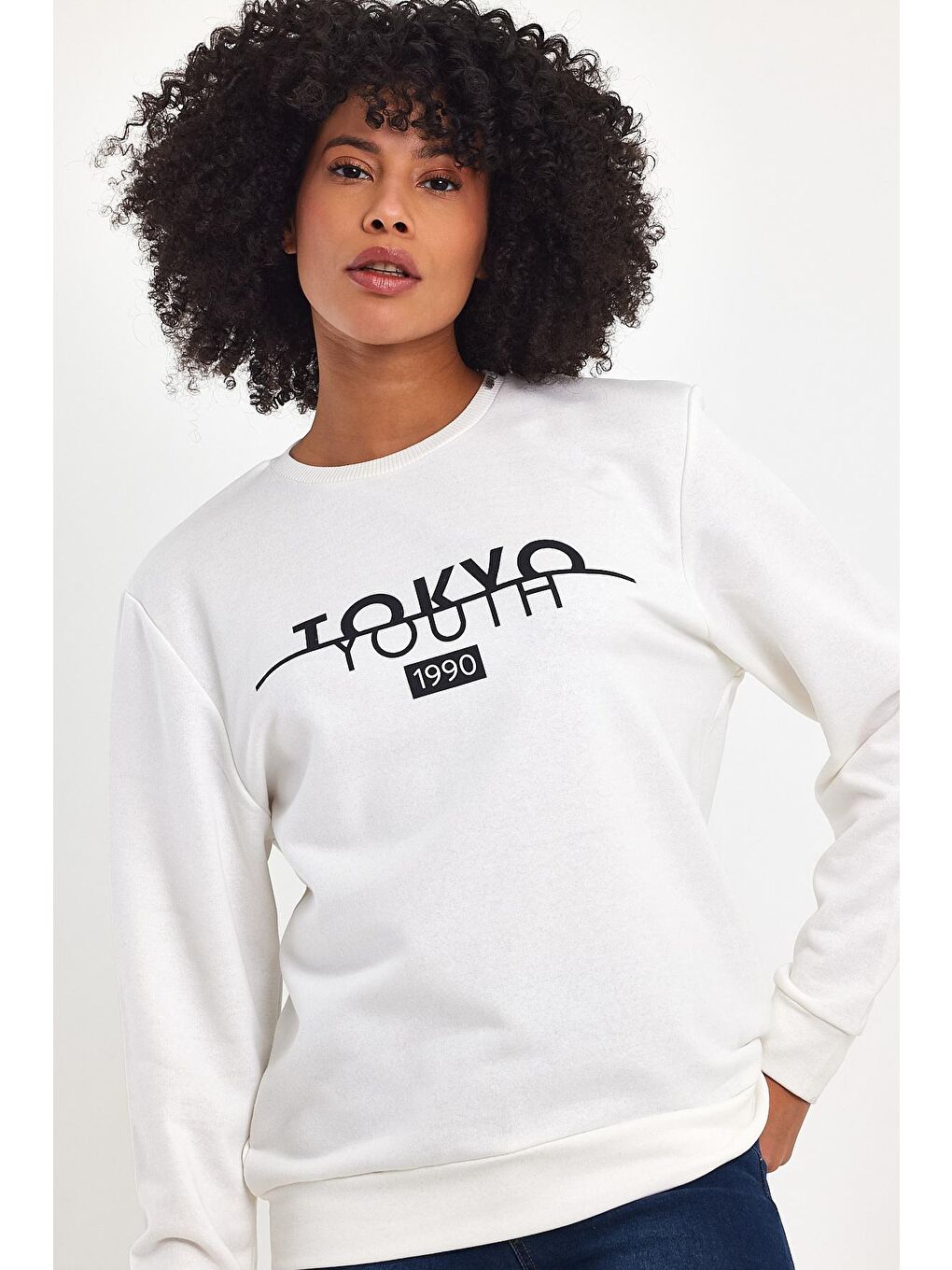 Ekru Kadın Bisiklet Yaka Rahat Kalıp 3 iplik Kalın Tokyo Baskılı Sweatshirt SPR24SWk30-4