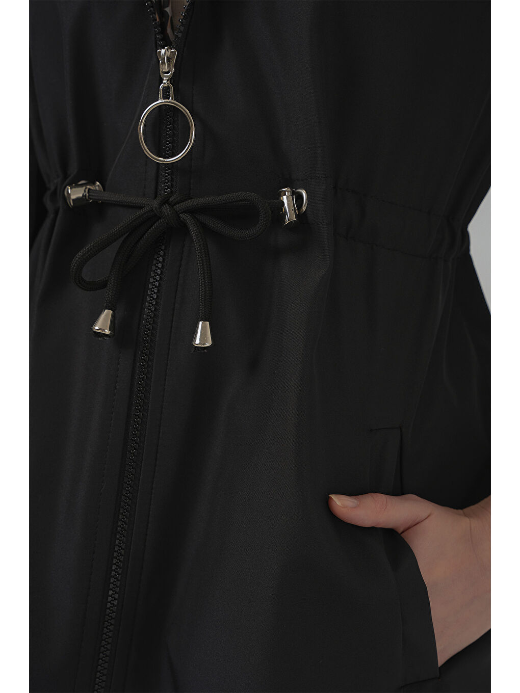 9091 Beli Büzgülü Kapüşonlu Trençkot - Siyah-4