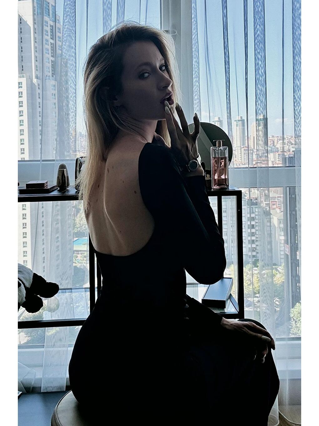 Siyah Kayık Yaka Sırt Detaylı Maxi Uzun Elbise Mg1993-6