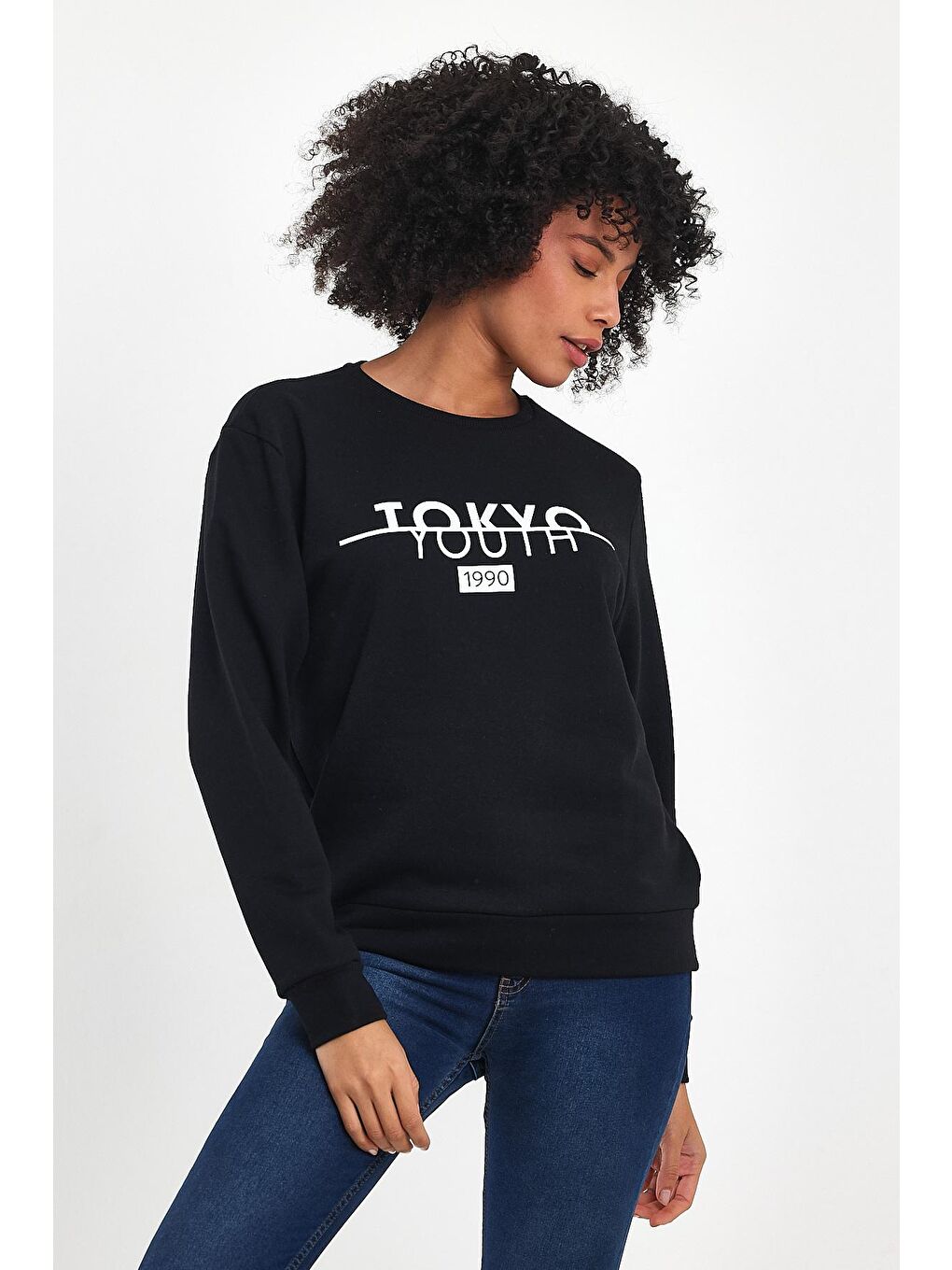 Siyah Kadın Bisiklet Yaka Rahat Kalıp 3 iplik Kalın Tokyo Baskılı Sweatshirt SPR24SWk30-3