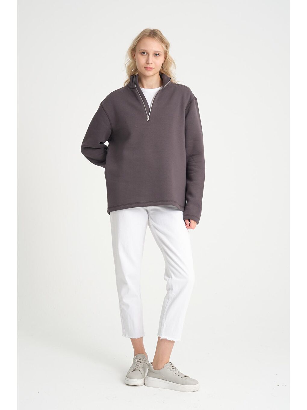 Gri Kadın Rahat Kalıp İçi Polarlı 3 iplik Yarım Fermuarlı SweatShırt spr24swK21