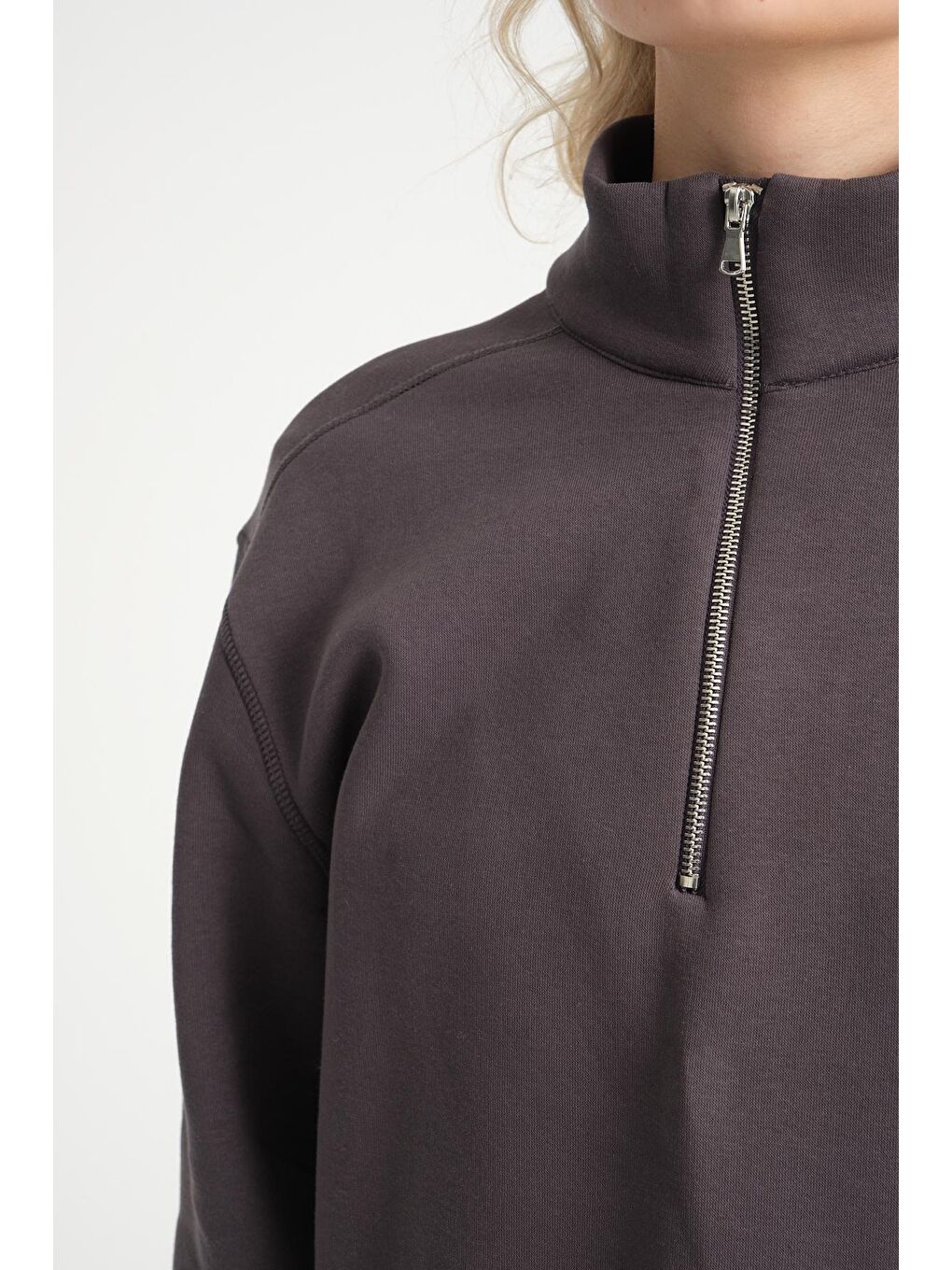 Gri Kadın Rahat Kalıp İçi Polarlı 3 iplik Yarım Fermuarlı SweatShırt spr24swK21-2