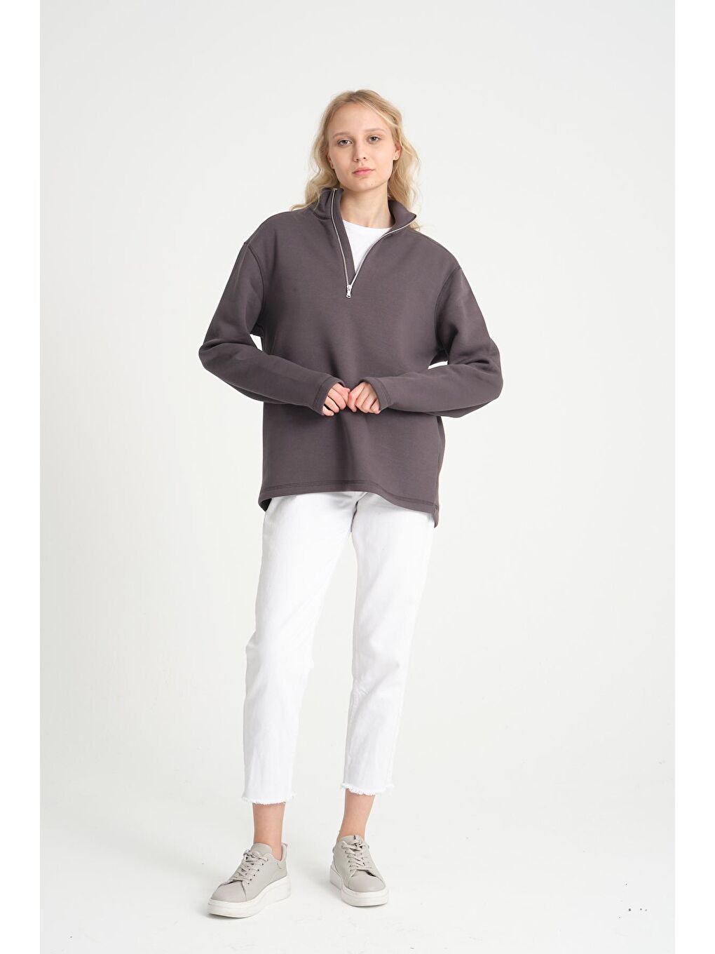 Gri Kadın Rahat Kalıp İçi Polarlı 3 iplik Yarım Fermuarlı SweatShırt spr24swK21-3