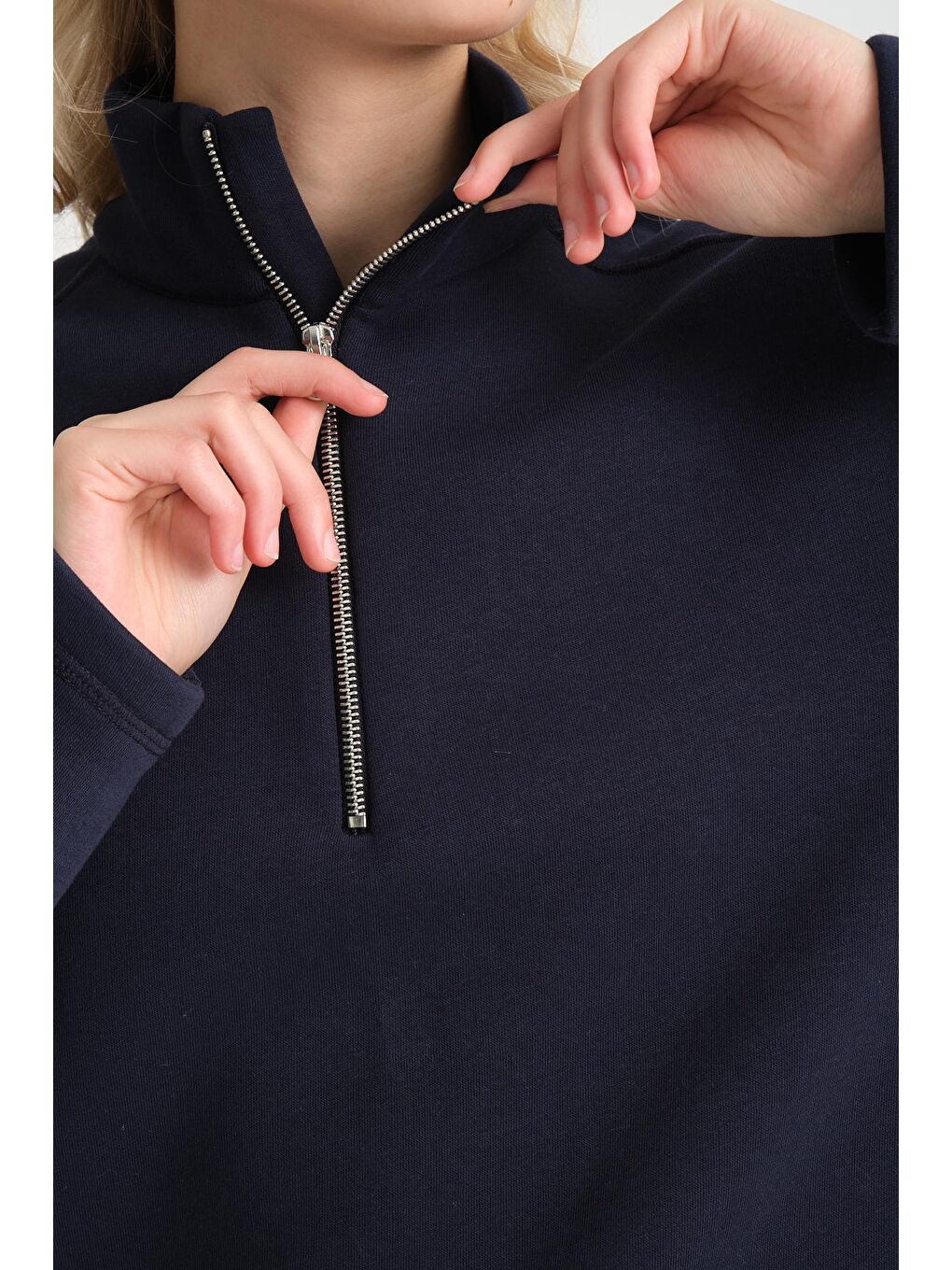 Lacivert Kadın Rahat Kalıp İçi Polarlı 3 iplik Yarım Fermuarlı SweatShırt spr24swK21-3