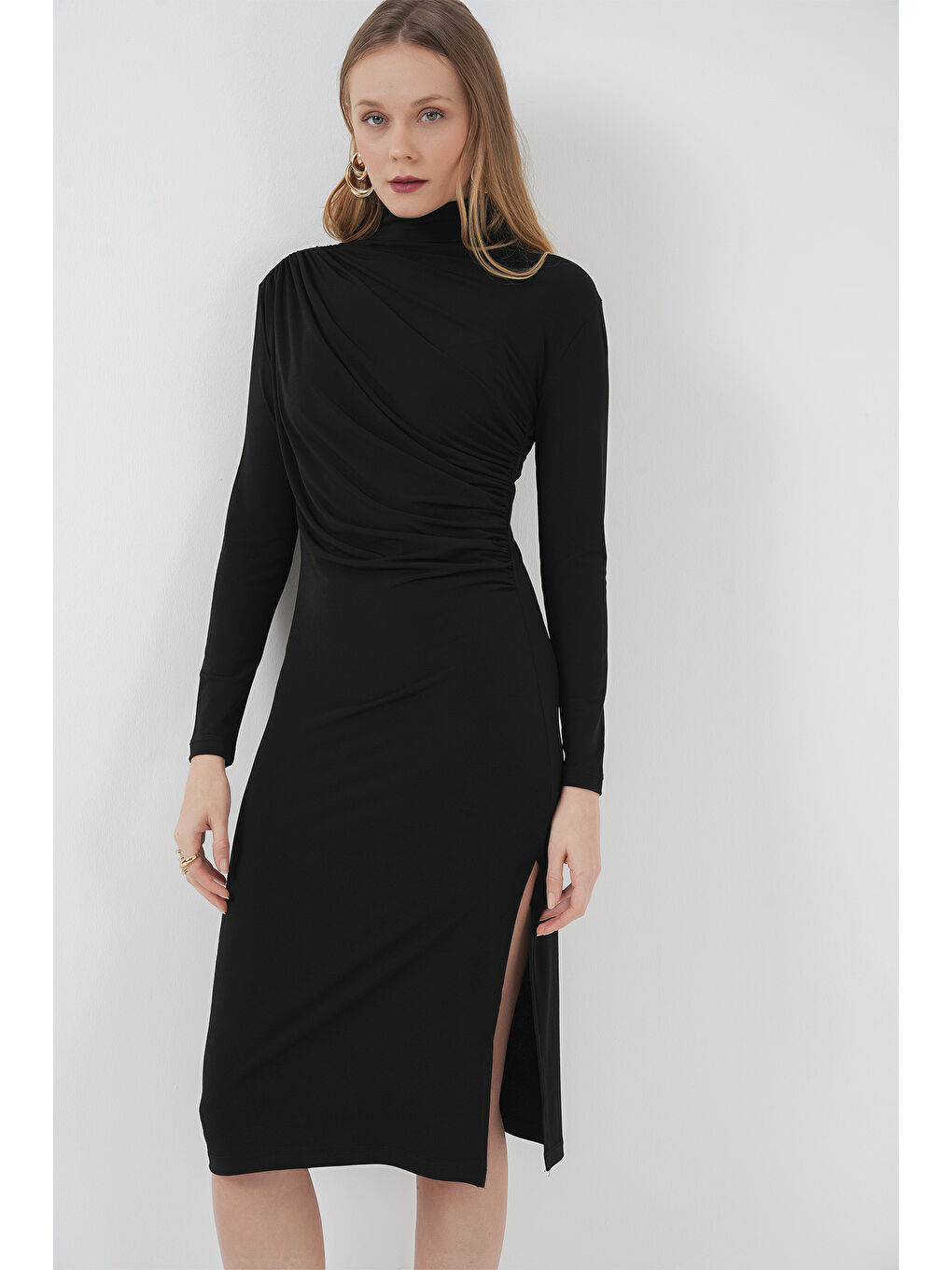 2522 Yırtmaçlı Drapeli Elbise - Siyah-3