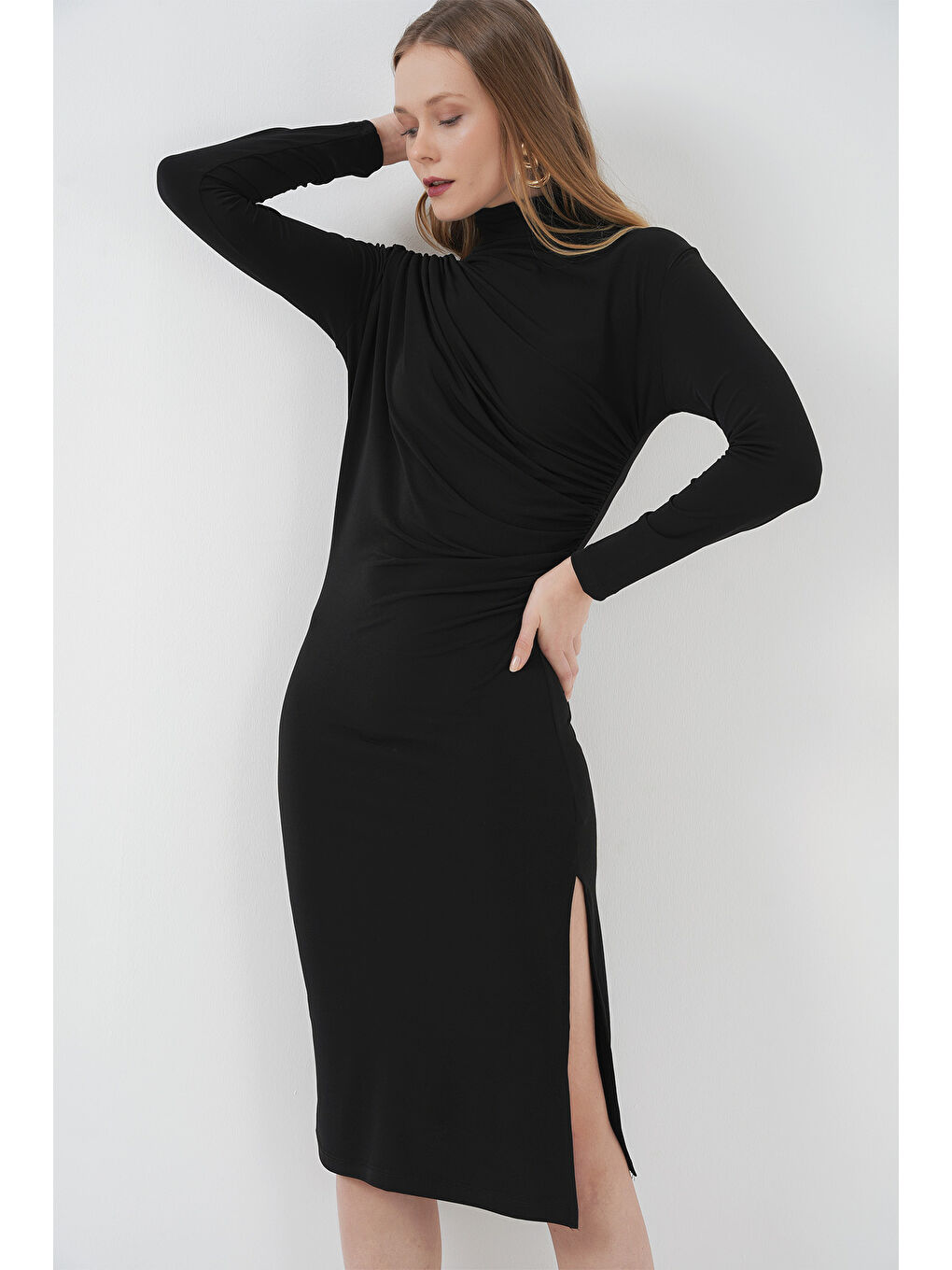 2522 Yırtmaçlı Drapeli Elbise - Siyah-4