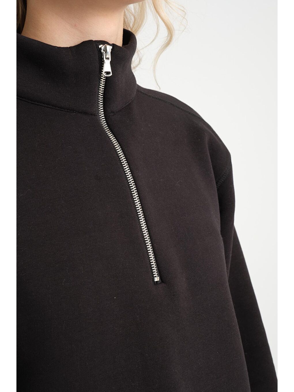 Siyah Kadın Rahat Kalıp İçi Polarlı 3 iplik Yarım Fermuarlı SweatShırt spr24swK21-2