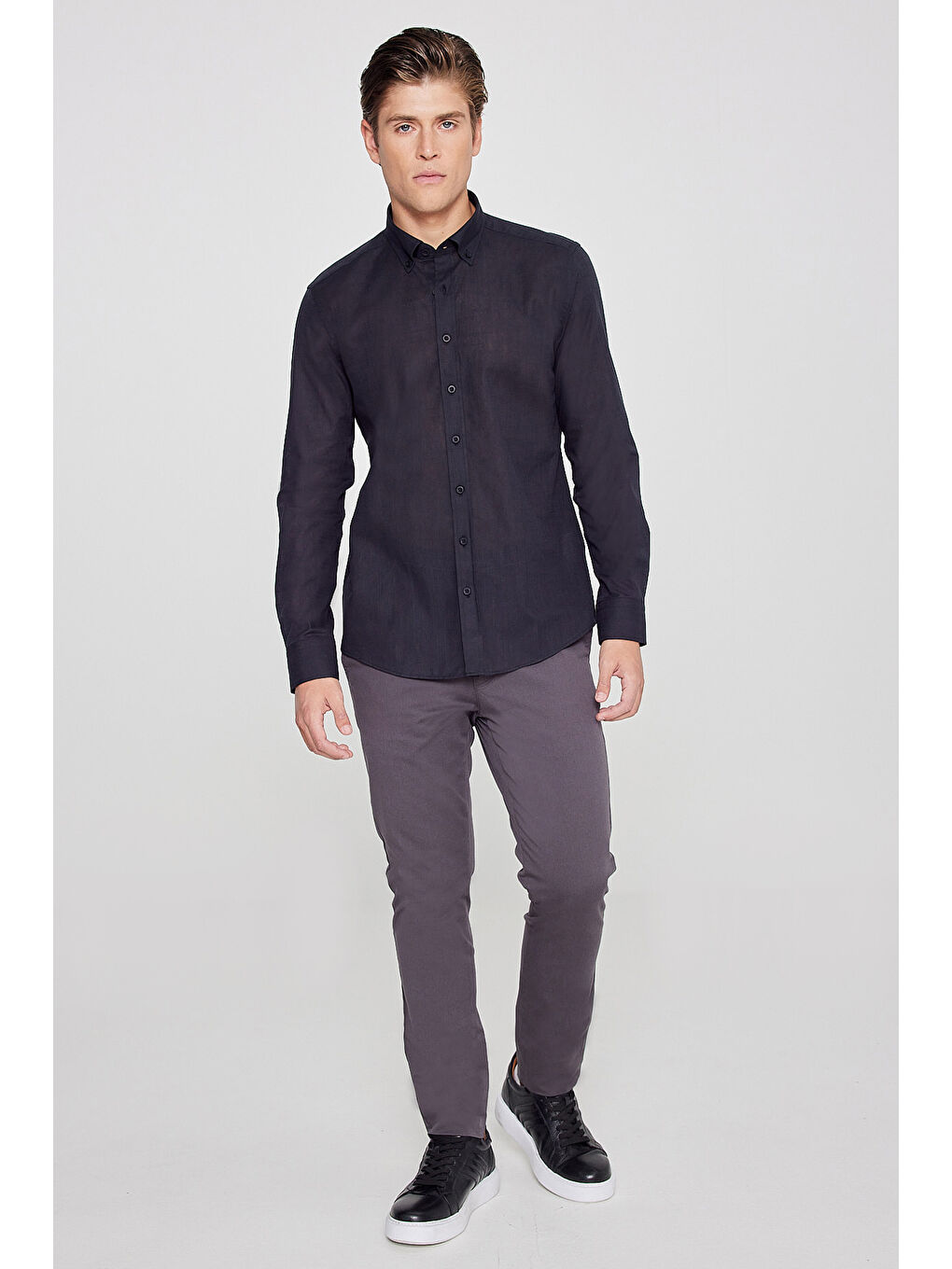 Erkek Siyah %100 Pamuk Oxford Slim Fit Dar Kesim Düğmeli Yaka Flamlı Gömlek-1