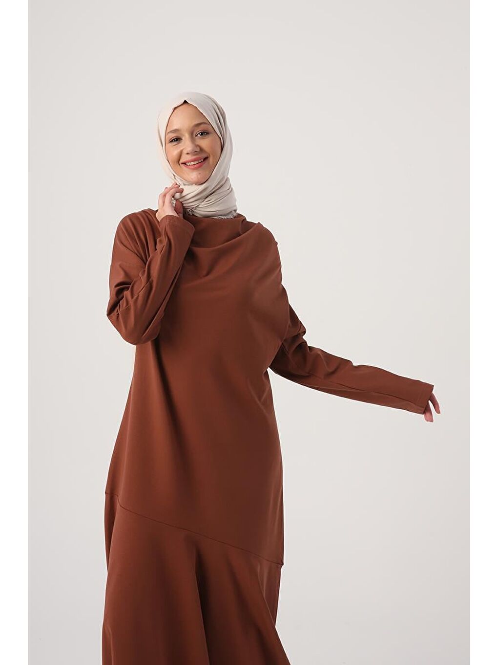 Kahverengi Açık Kahve Degaje Yaka Kapüşonlu Elbise-4