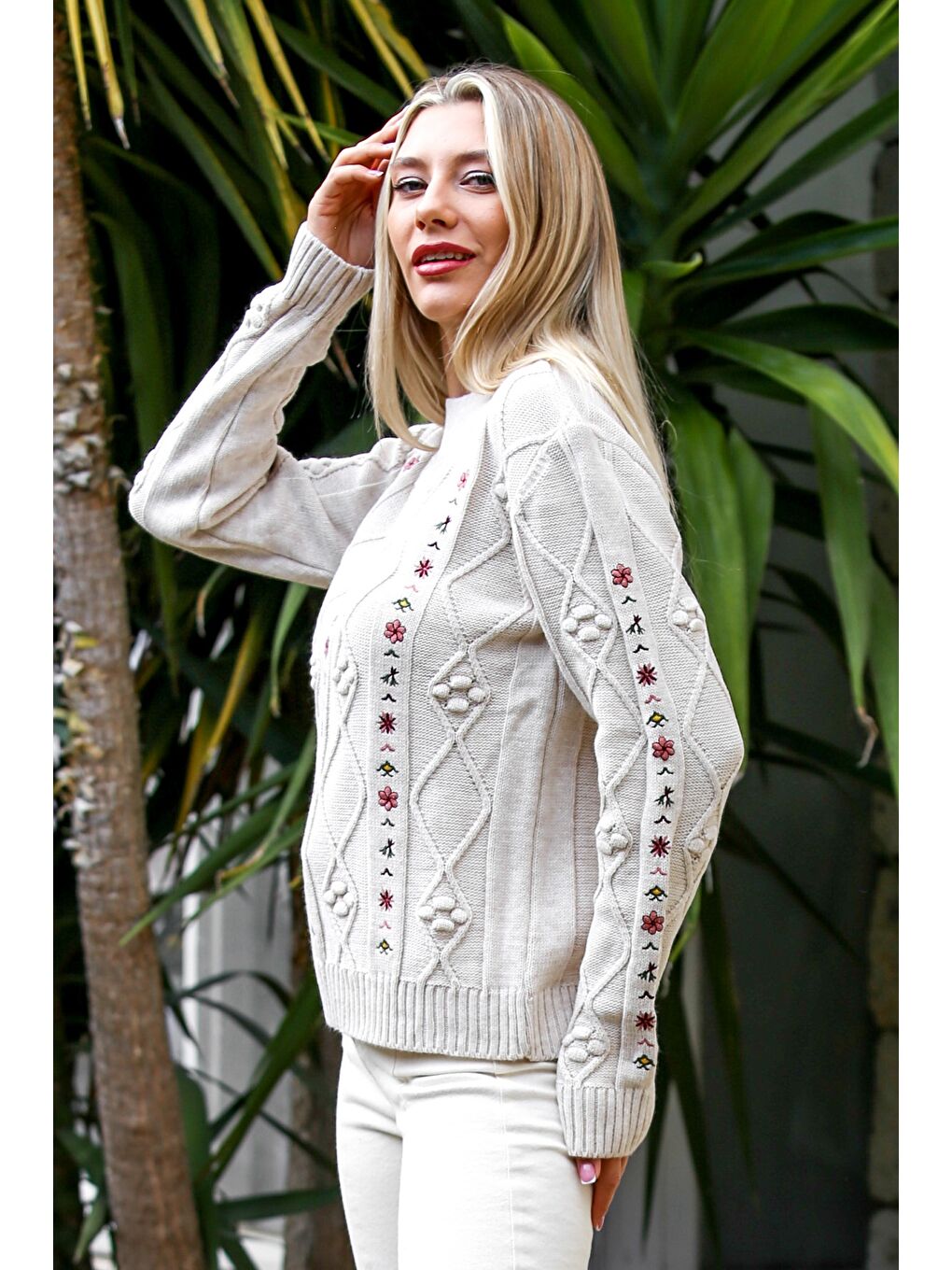Ekru Balıkçı Yaka Uzun Kol Nakışlı Triko Casual Kazak-4